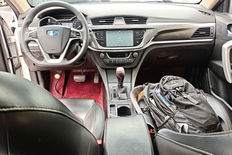 Used Geely Auto Emgrand 2017 Sedan Million Edition 1.5L CVT Upward Version Center Console
