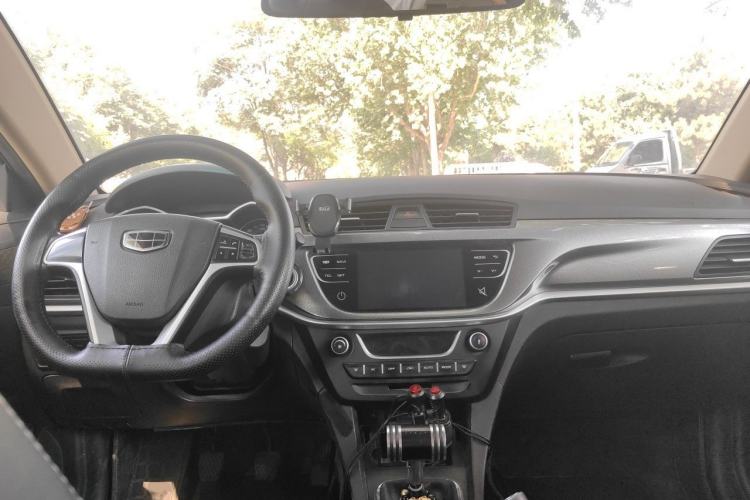 Used Geely Auto Emgrand 2017 Sedan Million Edition 1.5L Manual Upward Connect Version Center Console