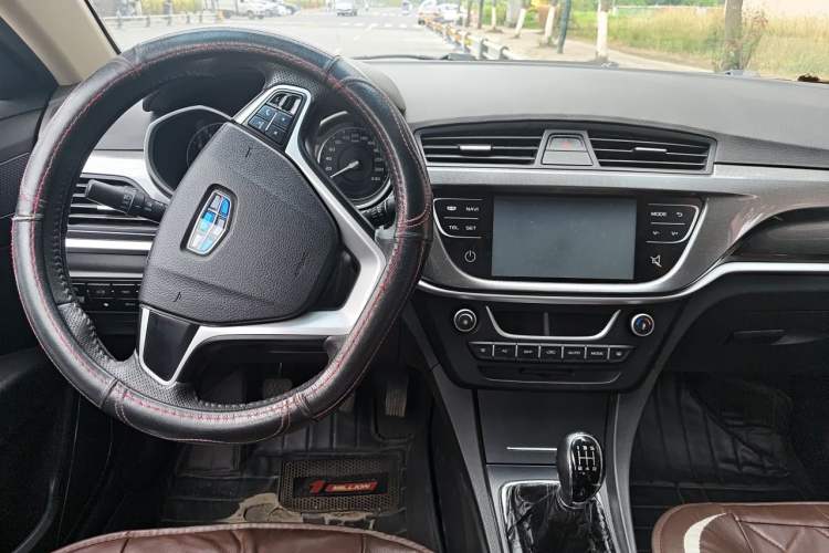 Used Geely Auto Emgrand 2017 Sedan Million Edition 1.5L Manual - Upward Version Center Console