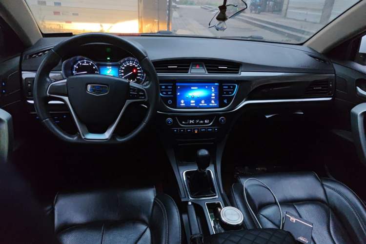 Used Geely Auto Emgrand 2017 Sedan Million Edition 1.5L Manual Luxury Model Center Console