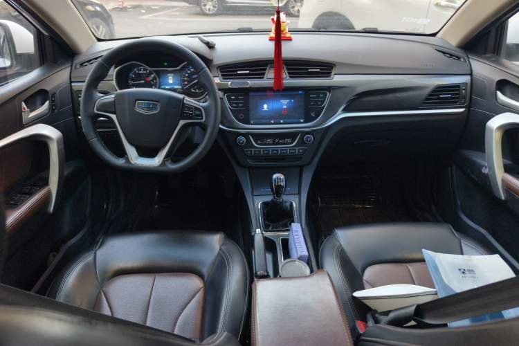 Used Geely Auto Emgrand 2017 Hatchback RS Million Edition 1.5L Manual Upward Version Center Console