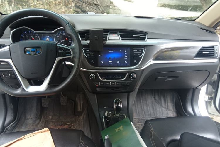 Used Geely Auto Emgrand 2017 Sedan Million Edition 1.5L Manual - Upward Version Center Console