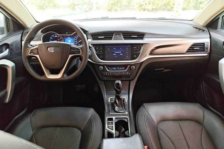 Used Geely Auto Emgrand 2017 Sedan Million Edition 1.5L CVT Upward Version Center Console