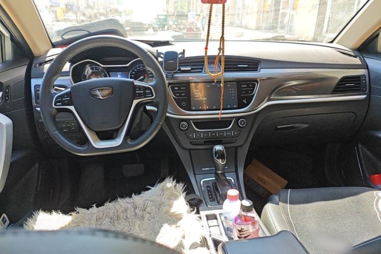 Used Geely Auto Emgrand 2017 Sedan Million Edition 1.5L CVT Upward Connectivity Version Center Console