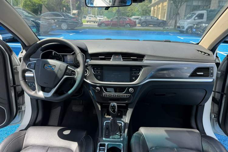 Used Geely Auto Emgrand 2017 Sedan Million Edition 1.5L CVT Upward Version Center Console