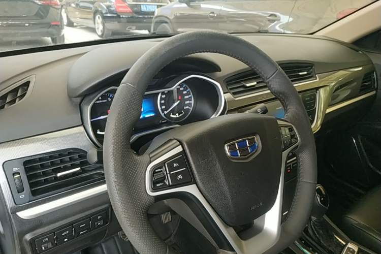 Used Geely Auto Emgrand 2017 Sedan Million Edition 1.5L CVT Upward Version Center Console