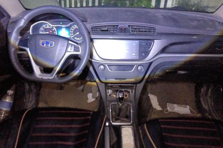 Used Geely Auto Emgrand 2017 Hatchback RS Million Edition 1.5L Manual Upward Version Center Console