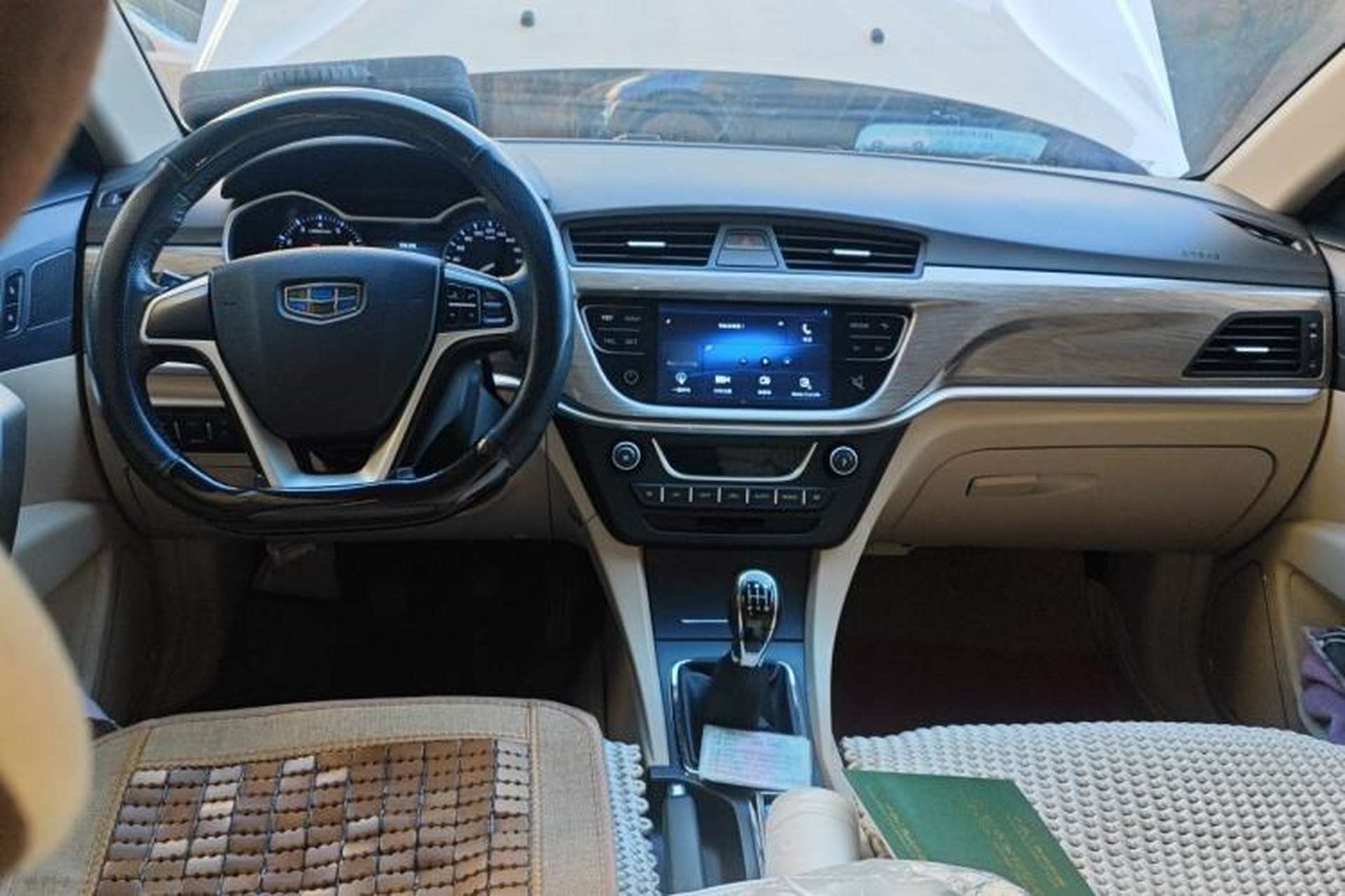 Used Geely Auto Emgrand 2017 Sedan Million Edition 1.5L Manual Luxury Model Center Console