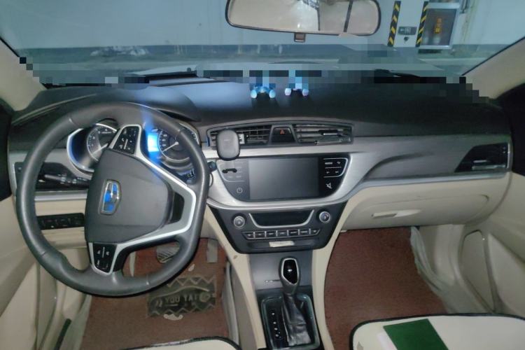 Used Geely Auto Emgrand 2017 Sedan Million Edition 1.5L CVT Luxury Model Center Console