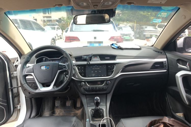 Used Geely Auto Emgrand 2017 Sedan Million Edition 1.5L Manual Upward Connect Version Center Console