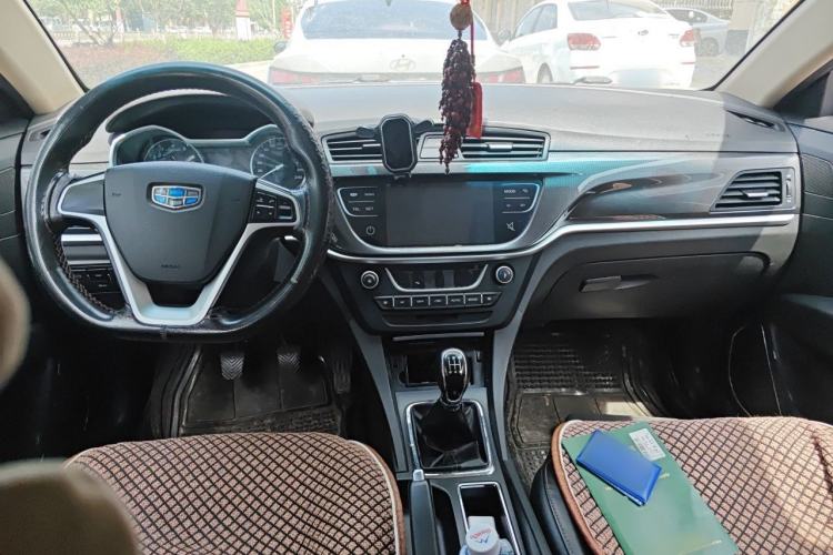 Used Geely Auto Emgrand 2017 Hatchback RS Million Edition 1.5L Manual Upward Version Center Console