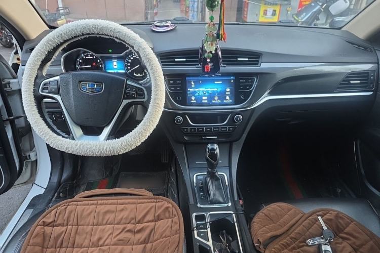 Used Geely Auto Emgrand 2017 Sedan Million Edition 1.5L CVT Upward Version Center Console