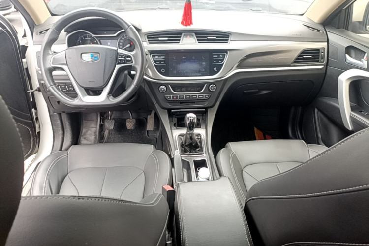 Used Geely Auto Emgrand 2017 Sedan Million Edition 1.5L Manual - Upward Version Center Console