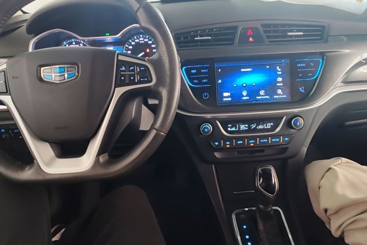 Used Geely Auto Emgrand 2017 Sedan Million Edition 1.5L CVT Upward Version Center Console