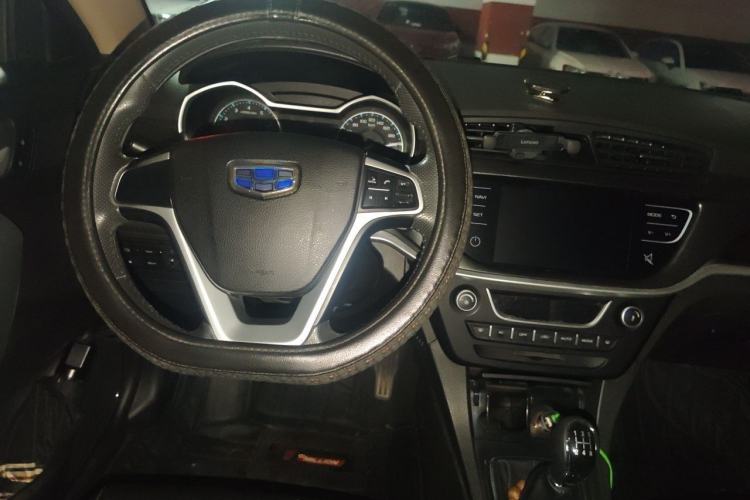 Used Geely Auto Emgrand 2017 Hatchback RS Million Edition 1.5L Manual Upward Version Center Console