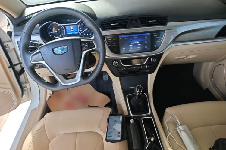 Used Geely Auto Emgrand 2017 Sedan Million Edition 1.5L Manual Luxury Model Center Console
