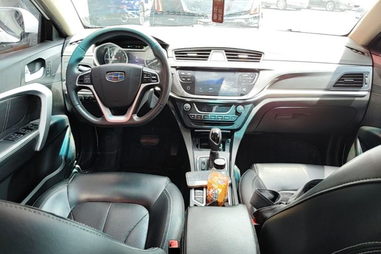 Used Geely Auto Emgrand 2017 Sedan Million Edition 1.5L CVT Upward Version Center Console