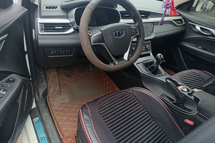 Used Geely Auto Emgrand 2017 Sedan Million Edition 1.5L Manual - Upward Version Center Console