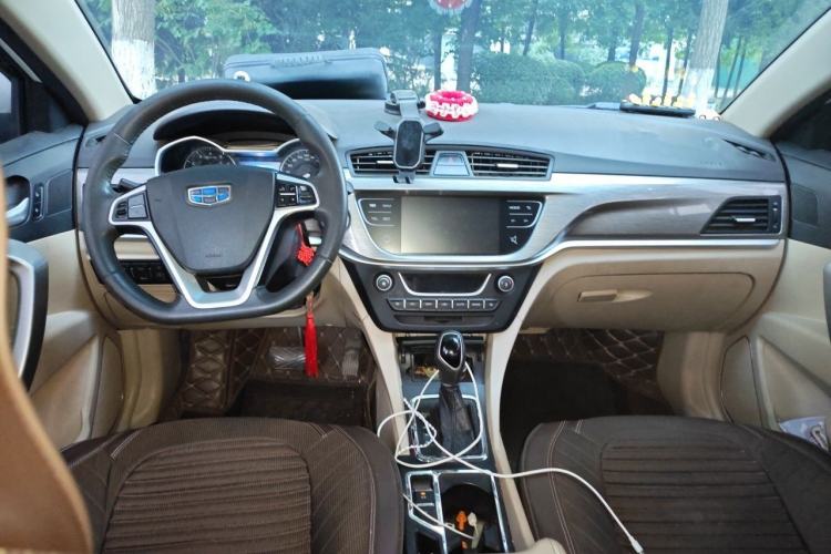 Used Geely Auto Emgrand 2017 Sedan Million Edition 1.5L CVT Luxury Model Center Console