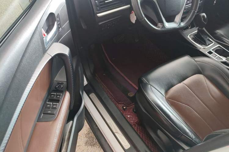Used Geely Auto Emgrand 2017 Hatchback RS Million Edition 1.5L CVT Upward Version Driver Seat