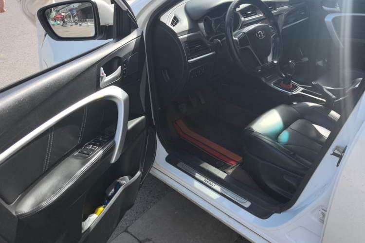 Used Geely Auto Emgrand 2017 Sedan Million Edition 1.5L Manual Upward Connect Version Driver Seat