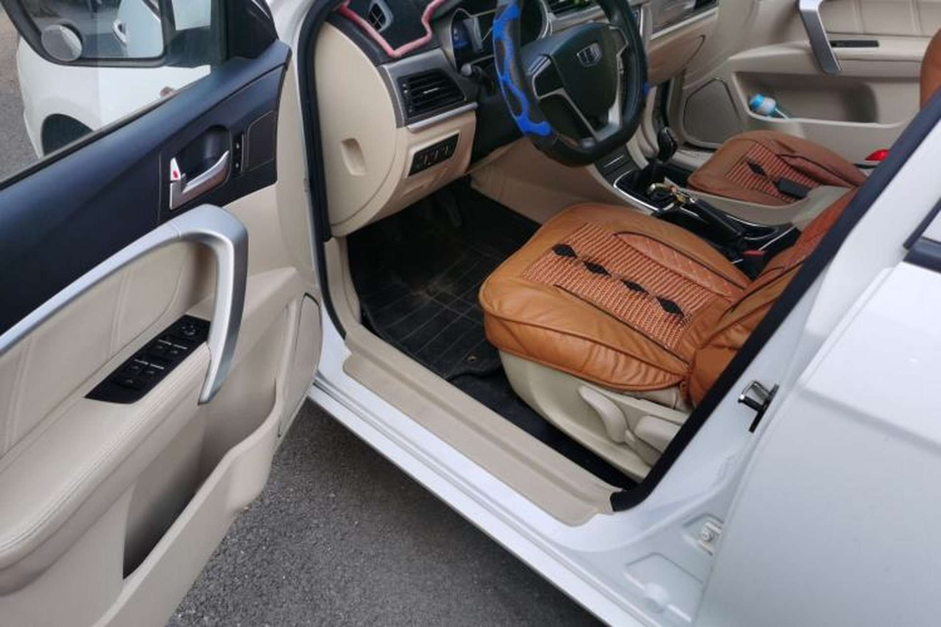 Used Geely Auto Emgrand 2017 Sedan Million Edition 1.5L Manual Fashion Model Driver Seat