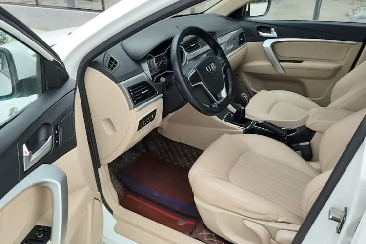 Used Geely Auto Emgrand 2017 Sedan Million Edition 1.5L Manual Luxury Model Driver Seat