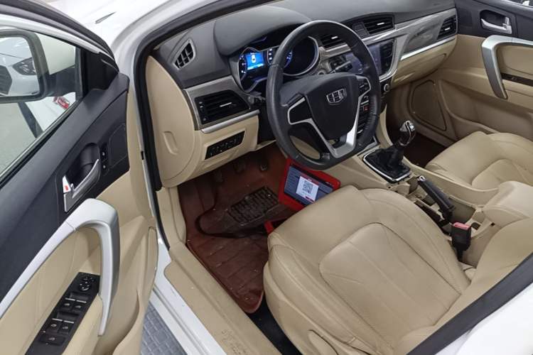 Used Geely Auto Emgrand 2017 Sedan Million Edition 1.5L Manual Luxury Model Driver Seat