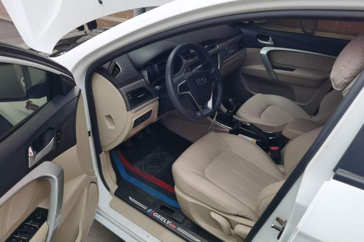 Used Geely Auto Emgrand 2017 Sedan Million Edition 1.5L Manual Luxury Model Driver Seat