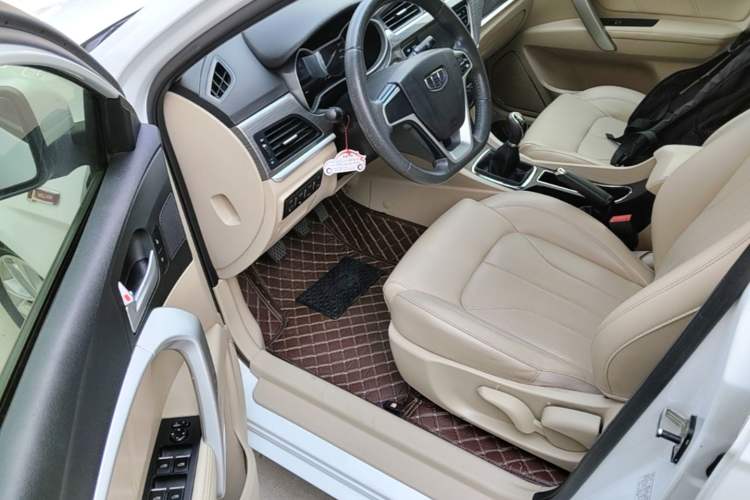 Used Geely Auto Emgrand 2017 Sedan Million Edition 1.5L Manual Luxury Model Driver Seat