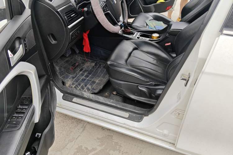 Used Geely Auto Emgrand 2017 Sedan Million Edition 1.5L CVT Upward Version Driver Seat