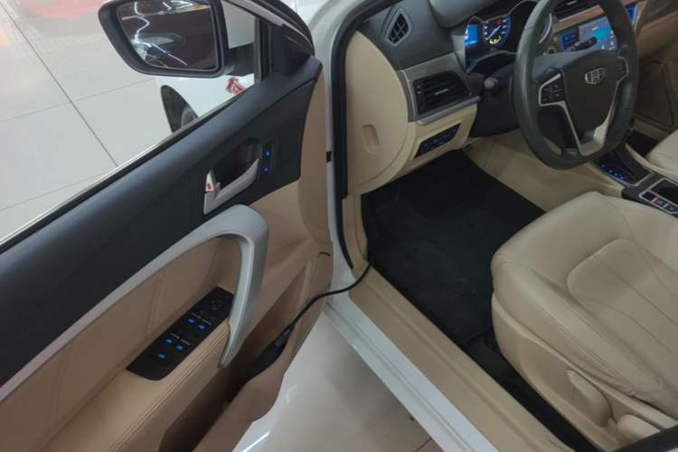 Used Geely Auto Emgrand 2017 Sedan Million Edition 1.5L CVT Luxury Model Driver Seat