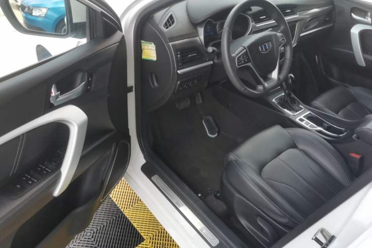 Used Geely Auto Emgrand 2017 Sedan Million Edition 1.5L CVT Upward Version Driver Seat