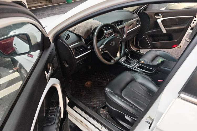 Used Geely Auto Emgrand 2017 Sedan Million Edition 1.5L CVT Luxury Model Driver Seat