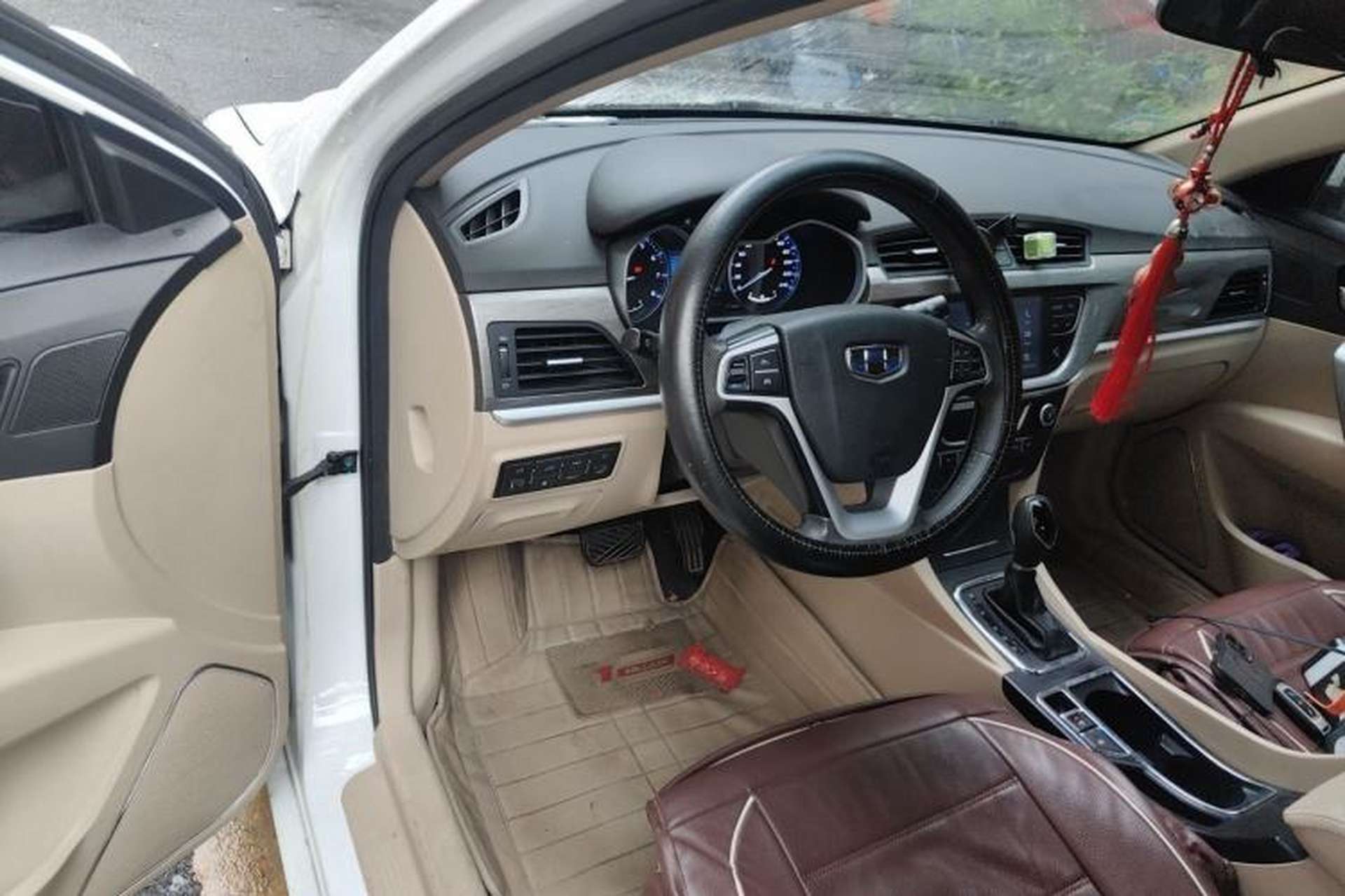 Used Geely Auto Emgrand 2017 Sedan Million Edition 1.5L CVT Luxury Model Driver Seat