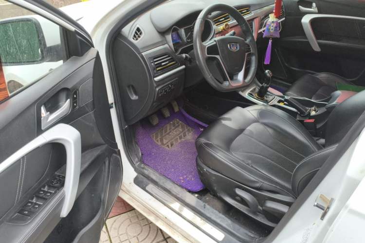 Used Geely Auto Emgrand 2017 Sedan Million Edition 1.5L Manual Upward Connect Version Driver Seat
