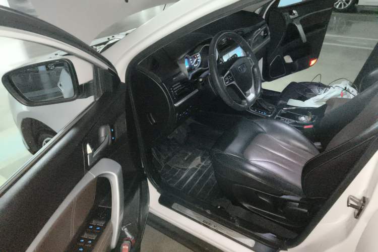 Used Geely Auto Emgrand 2017 Hatchback RS Million Edition 1.5L CVT Upward Version Driver Seat