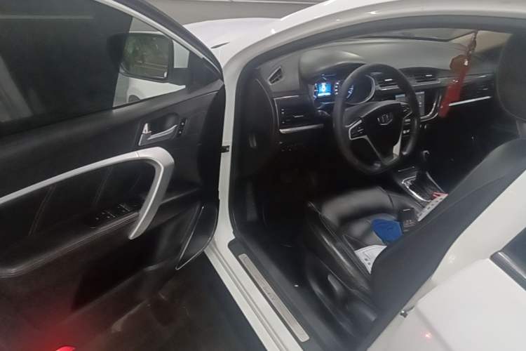 Used Geely Auto Emgrand 2017 Sedan Million Edition 1.5L CVT Upward Version Driver Seat