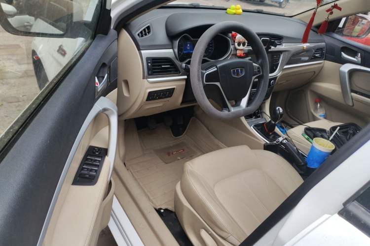 Used Geely Auto Emgrand 2017 Sedan Million Edition 1.5L Manual Luxury Model Driver Seat