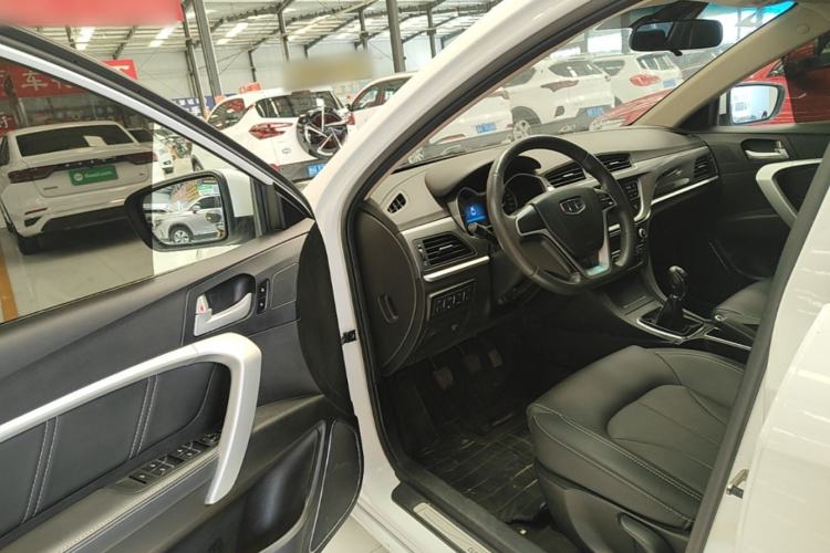 Used Geely Auto Emgrand 2017 Sedan Million Edition 1.5L Manual Upward Connect Version Driver Seat
