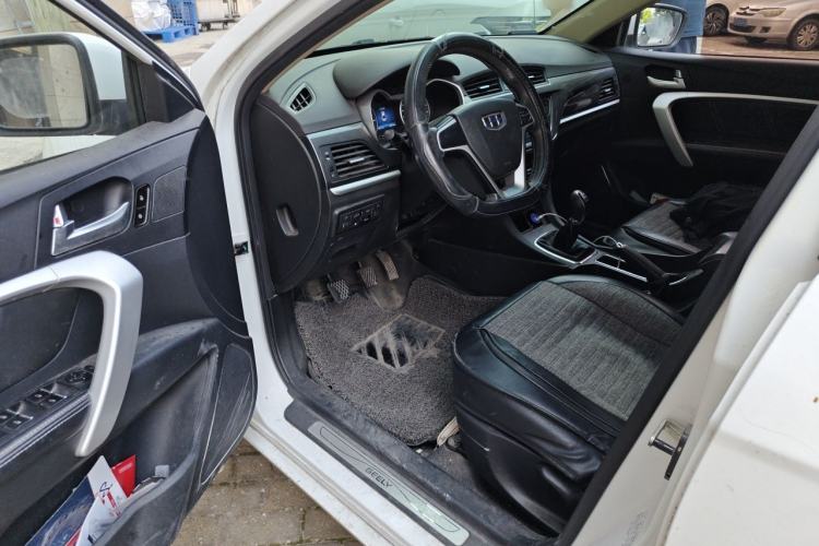 Used Geely Auto Emgrand 2017 Sedan Million Edition 1.5L Manual Upward Connect Version Driver Seat