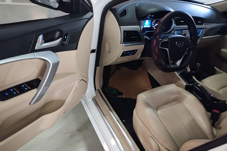 Used Geely Auto Emgrand 2017 Sedan Million Edition 1.5L Manual Luxury Model Driver Seat