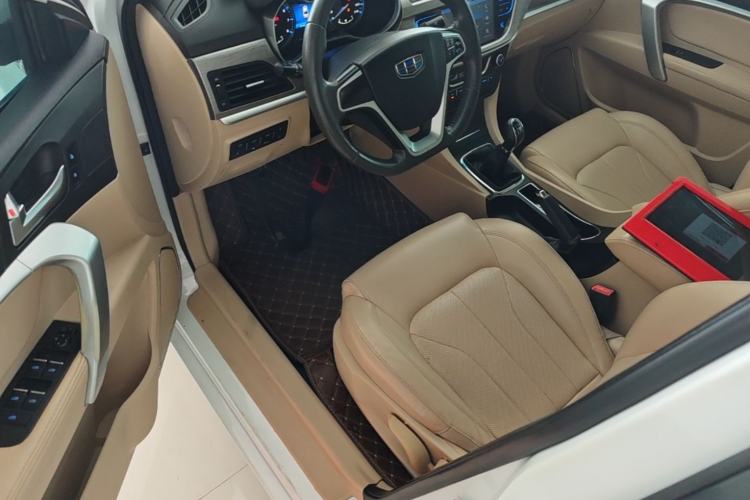 Used Geely Auto Emgrand 2017 Sedan Million Edition 1.5L Manual Luxury Model Driver Seat