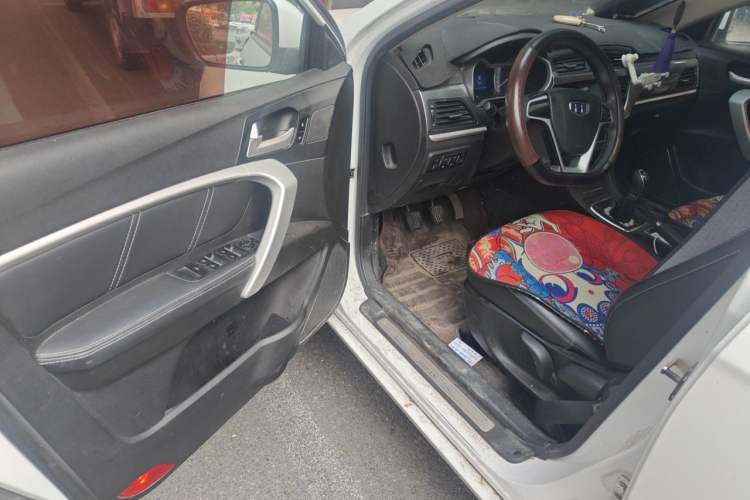 Used Geely Auto Emgrand 2017 Sedan Million Edition 1.5L Manual Upward Connect Version Driver Seat