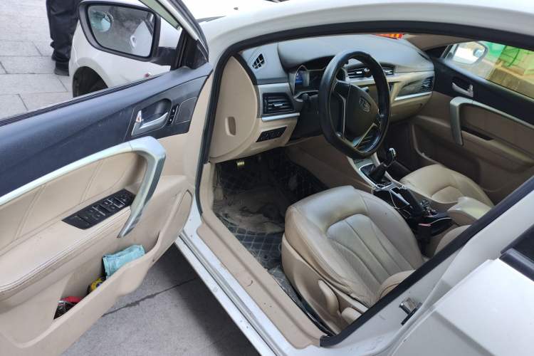 Used Geely Auto Emgrand 2017 Sedan Million Edition 1.5L Manual Luxury Model Driver Seat