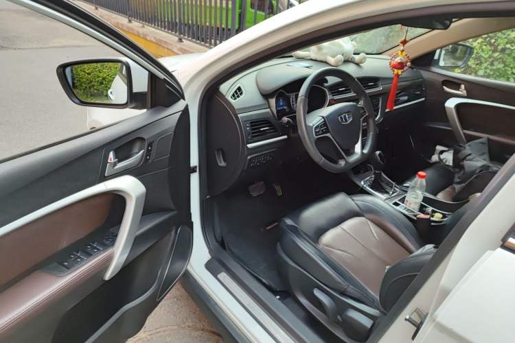 Used Geely Auto Emgrand 2017 Hatchback RS Million Edition 1.5L CVT Upward Version Driver Seat