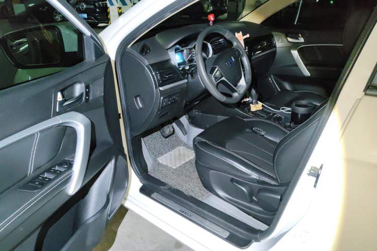 Used Geely Auto Emgrand 2017 Sedan Million Edition 1.5L CVT Upward Version Driver Seat