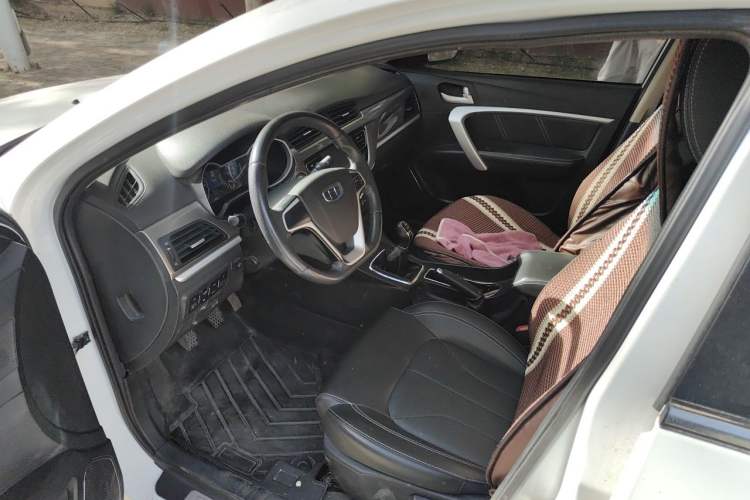 Used Geely Auto Emgrand 2017 Sedan Million Edition 1.5L Manual Upward Connect Version Driver Seat