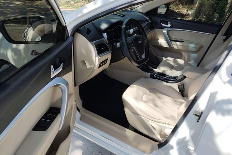 Used Geely Auto Emgrand 2017 Sedan Million Edition 1.5L CVT Luxury Model Driver Seat