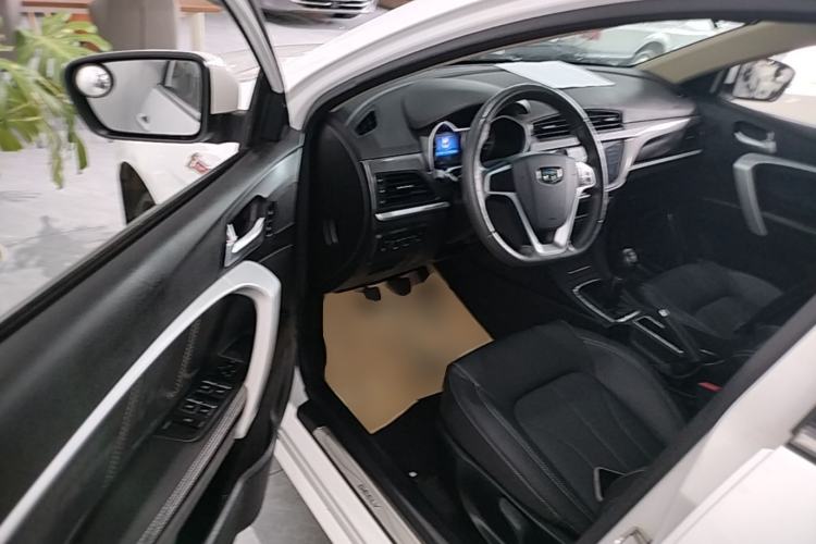Used Geely Auto Emgrand 2017 Sedan Million Edition 1.5L Manual Upward Connect Version Driver Seat